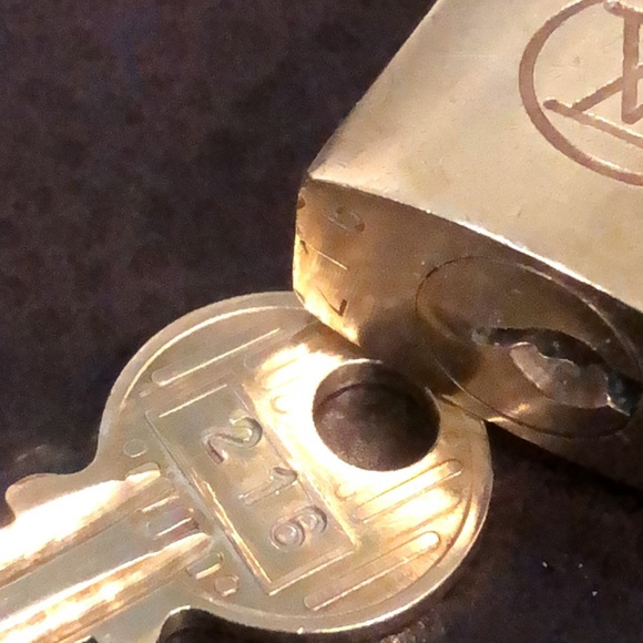 Vintage LV Louis Vuitton Padlock Lock & Key 216 - Picture 5 of 13